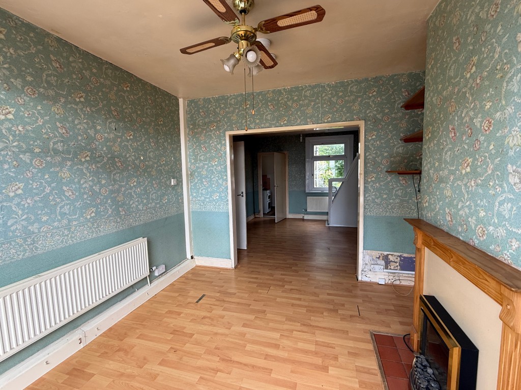 Lot: 98 - HOUSE IN NEED OF IMPROVEMENT - Living Room to Dining Room in House in Need of Improvement